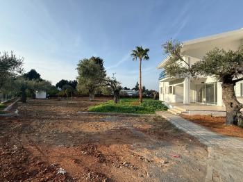 KKTC Girne Lapta Bölgesinde 1262 m2 Arsa İçinde Satılık 2+2 Villa