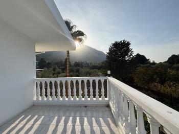 KKTC Girne Lapta Bölgesinde 1262 m2 Arsa İçinde Satılık 2+2 Villa