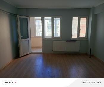 EMLAK HABERCİSİ 'NDEN MUDANYA HALİTPAŞA DENİZE 50 ADIM MESAFEDE ARA KAT 65 M2 NET GENİŞ 1+1 DAİRE