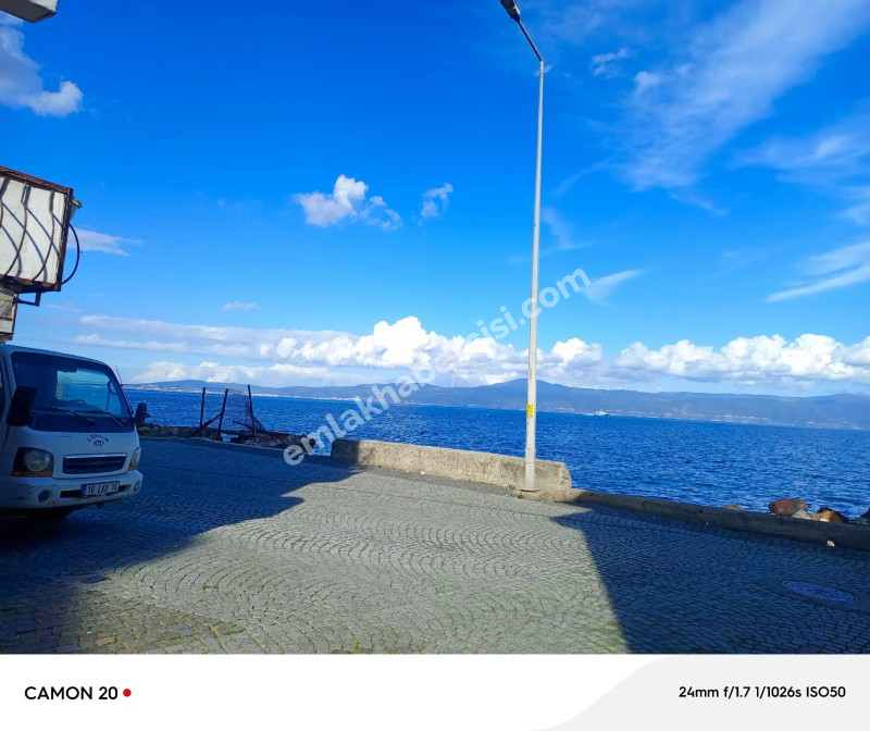 EMLAK HABERCİSİ 'NDEN MUDANYA HALİTPAŞA DENİZE 50 ADIM MESAFEDE ARA KAT 65 M2 NET GENİŞ 1+1 DAİRE