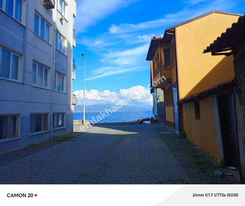 EMLAK HABERCİSİ 'NDEN MUDANYA HALİTPAŞA DENİZE 50 ADIM MESAFEDE ARA KAT 65 M2 NET GENİŞ 1+1 DAİRE