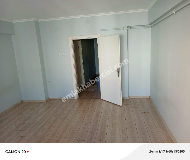 EMLAK HABERCİSİ 'NDEN MUDANYA HALİTPAŞA DENİZE 50 ADIM MESAFEDE ARA KAT 65 M2 NET GENİŞ 1+1 DAİRE