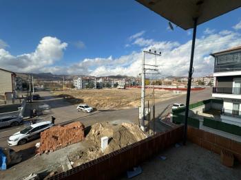 AFYON ÜÇOK EMLAKTAN MAREŞAL F ÇAKMAK  SATILIK SIFIR  ARAKAT KÖŞE KONUM LÜX 2+1 DAİRE