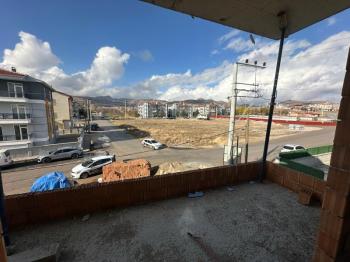 AFYON ÜÇOK EMLAKTAN MAREŞAL F ÇAKMAK  SATILIK SIFIR  ARAKAT KÖŞE KONUM LÜX 2+1 DAİRE