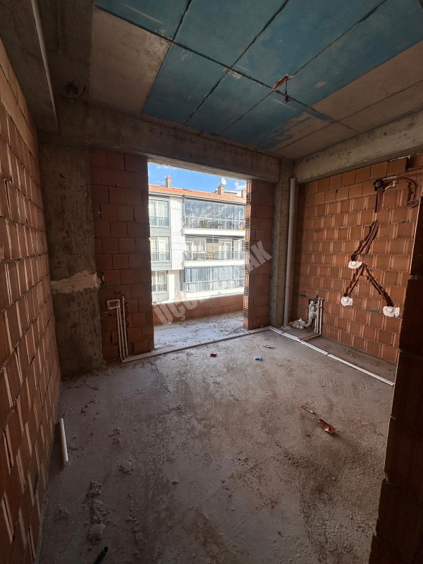 AFYON ÜÇOK EMLAKTAN MAREŞAL F ÇAKMAK  SATILIK SIFIR  ARAKAT KÖŞE KONUM LÜX 2+1 DAİRE