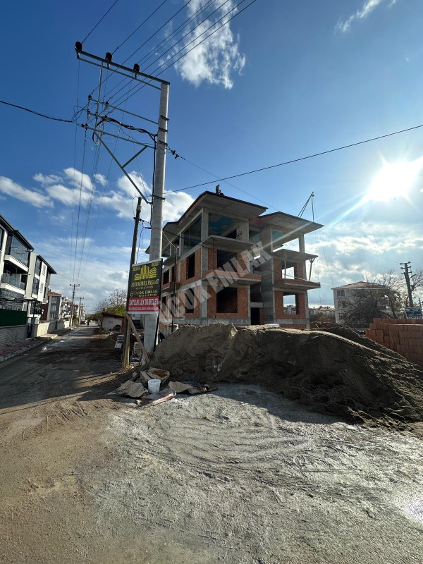 AFYON ÜÇOK EMLAKTAN MAREŞAL F ÇAKMAK  SATILIK SIFIR  ARAKAT KÖŞE KONUM LÜX 2+1 DAİRE