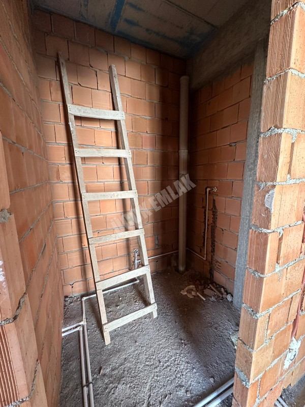 AFYON ÜÇOK EMLAKTAN MAREŞAL F ÇAKMAK  SATILIK SIFIR  ARAKAT KÖŞE KONUM LÜX 2+1 DAİRE