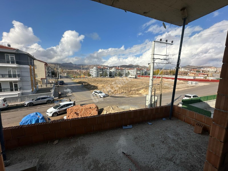 AFYON ÜÇOK EMLAKTAN MAREŞAL F ÇAKMAK  SATILIK SIFIR  ARAKAT KÖŞE KONUM LÜX 2+1 DAİRE
