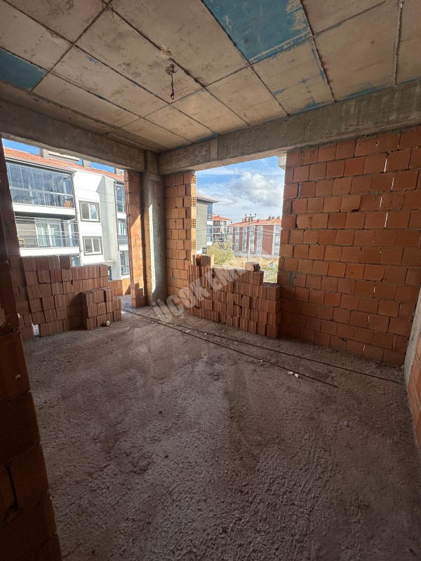 AFYON ÜÇOK EMLAKTAN MAREŞAL F ÇAKMAK  SATILIK SIFIR  ARAKAT KÖŞE KONUM LÜX 2+1 DAİRE