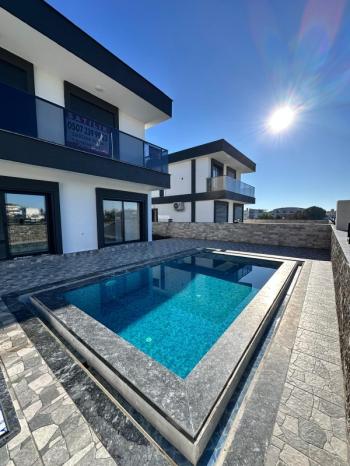 DİDİM ALTINKUM MAHALLESİNDE 290 M² ARSA İÇİNDE  4+1 TAM MÜSTAKİL HAVUZLU LÜKS VİLLA