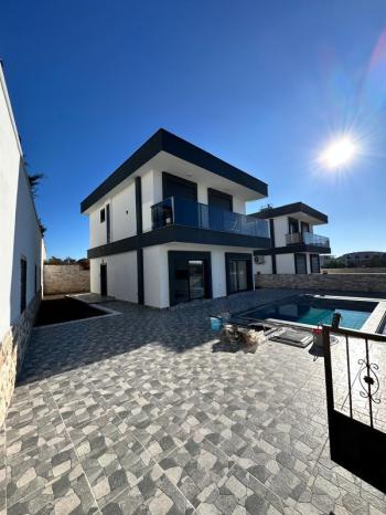 DİDİM ALTINKUM MAHALLESİNDE 290 M² ARSA İÇİNDE  4+1 TAM MÜSTAKİL HAVUZLU LÜKS VİLLA