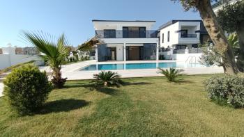 DİDİM HİSAR MAHALLESİNDE EŞYALI MÜSTAKİL HAVUZLU ,KIŞ BAHÇELİ LÜKS VİLLA