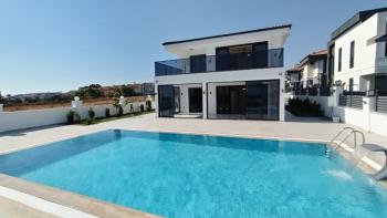 DİDİM HİSAR MAHALLESİNDE EŞYALI MÜSTAKİL HAVUZLU ,KIŞ BAHÇELİ LÜKS VİLLA