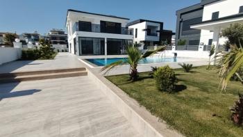 DİDİM HİSAR MAHALLESİNDE EŞYALI MÜSTAKİL HAVUZLU ,KIŞ BAHÇELİ LÜKS VİLLA