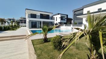 DİDİM HİSAR MAHALLESİNDE EŞYALI MÜSTAKİL HAVUZLU ,KIŞ BAHÇELİ LÜKS VİLLA