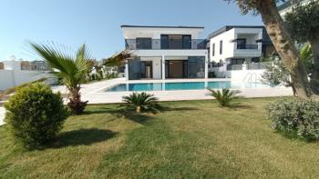 DİDİM HİSAR MAHALLESİNDE EŞYALI MÜSTAKİL HAVUZLU ,KIŞ BAHÇELİ LÜKS VİLLA