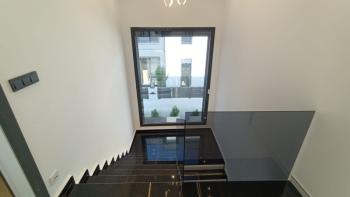 DİDİM HİSAR MAHALLESİNDE EŞYALI MÜSTAKİL HAVUZLU ,KIŞ BAHÇELİ LÜKS VİLLA