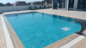 DİDİM HİSAR MAHALLESİNDE EŞYALI MÜSTAKİL HAVUZLU ,KIŞ BAHÇELİ LÜKS VİLLA