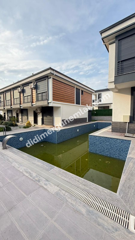  DİDİM HİSAR MAHALLESİNDE EŞYALI  HAVUZLU SİTE İÇİNDE  3+1  LÜKS  SATILIK VİLLA