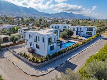Kıbrıs Girne Ozanköy Bölgesinde Satılık 4 Yatak Odalı Villa