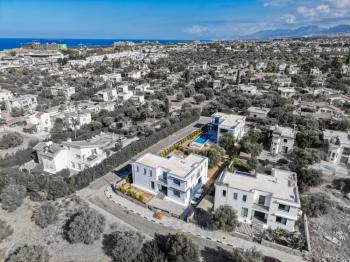Kıbrıs Girne Ozanköy Bölgesinde Satılık 4 Yatak Odalı Villa