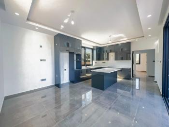 Kıbrıs Girne Ozanköy Bölgesinde Satılık 4 Yatak Odalı Villa