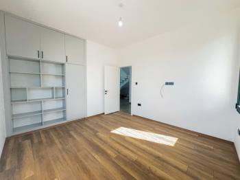 Kıbrıs Girne Ozanköy Bölgesinde Satılık 4 Yatak Odalı Villa