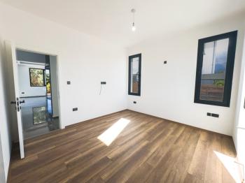 Kıbrıs Girne Ozanköy Bölgesinde Satılık 4 Yatak Odalı Villa