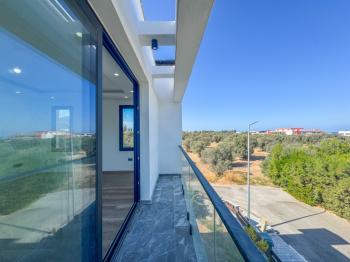 Kıbrıs Girne Ozanköy Bölgesinde Satılık 4 Yatak Odalı Villa