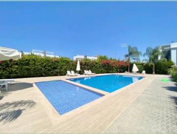 Kıbrıs Girne Ozanköy Havuzlu Site İçerisinde Bahçeli Satılık 2+1 Daire