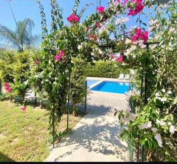 Kıbrıs Girne Ozanköy Havuzlu Site İçerisinde Bahçeli Satılık 2+1 Daire