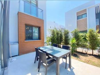 Kıbrıs Girne Ozanköy Havuzlu Site İçerisinde Bahçeli Satılık 2+1 Daire