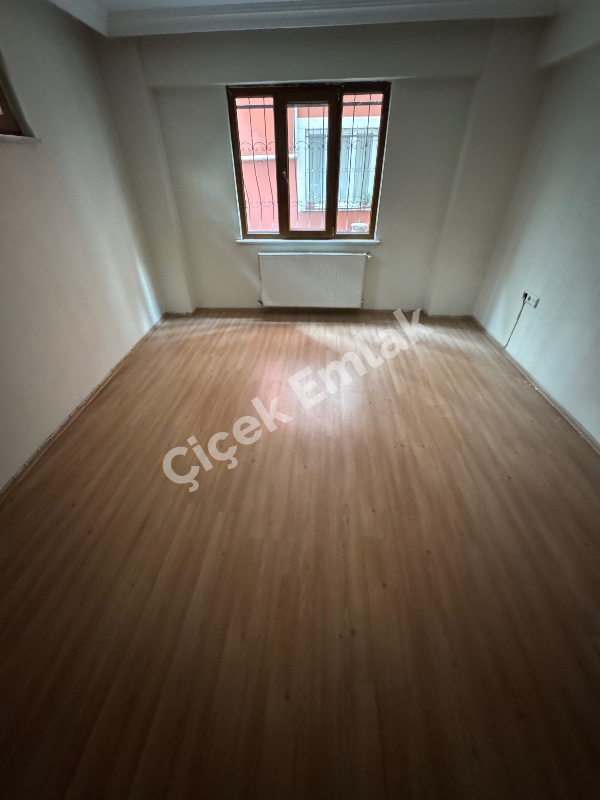 Yeşilpınar'da 2+1 Giriş Altı Kot 1 Yeni Bina'da Kiralık Daire