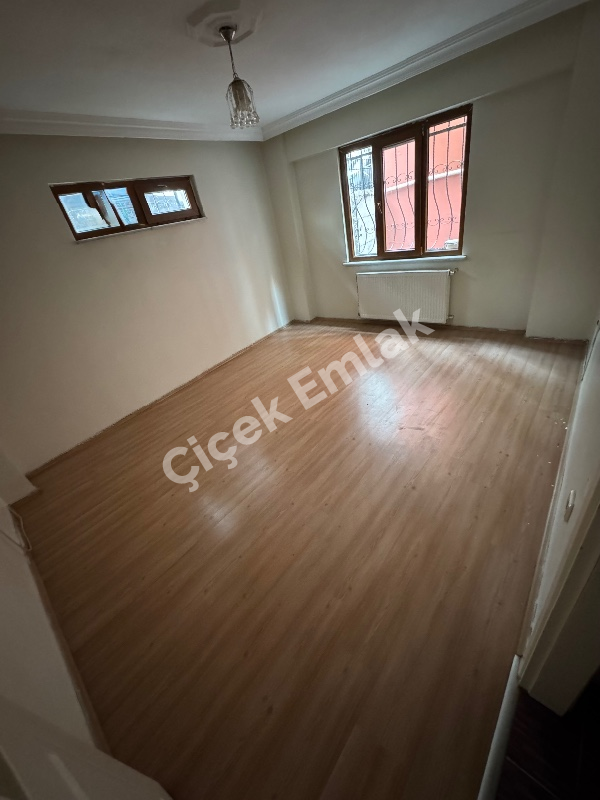 Yeşilpınar'da 2+1 Giriş Altı Kot 1 Yeni Bina'da Kiralık Daire