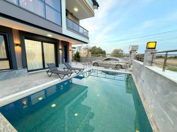 Didim'de 310 Metre Kare Arsa Üzerinde Satılık 5+1 Villa