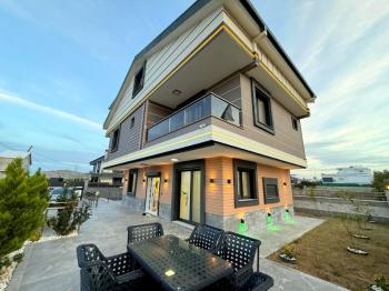 Didim'de 310 Metre Kare Arsa Üzerinde Satılık 5+1 Villa