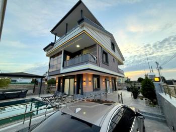 Didim'de 310 Metre Kare Arsa Üzerinde Satılık 5+1 Villa