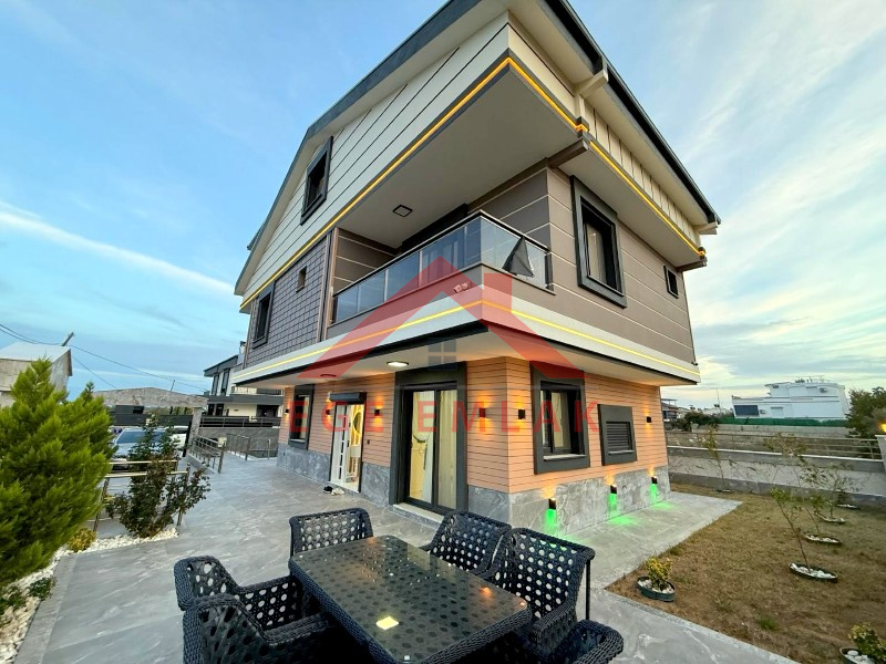 Didim'de 310 Metre Kare Arsa Üzerinde Satılık 5+1 Villa