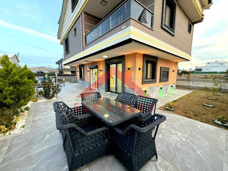 Didim'de 310 Metre Kare Arsa Üzerinde Satılık 5+1 Villa