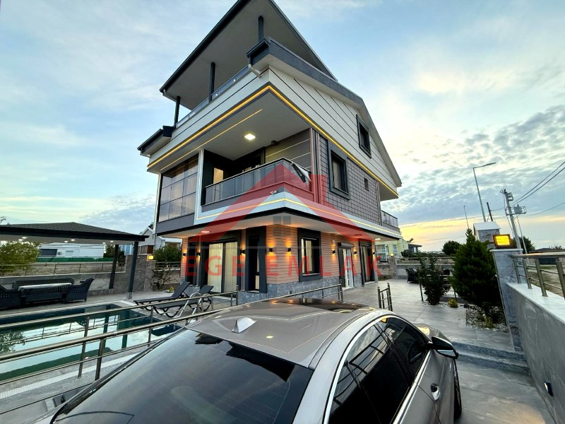 Didim'de 310 Metre Kare Arsa Üzerinde Satılık 5+1 Villa