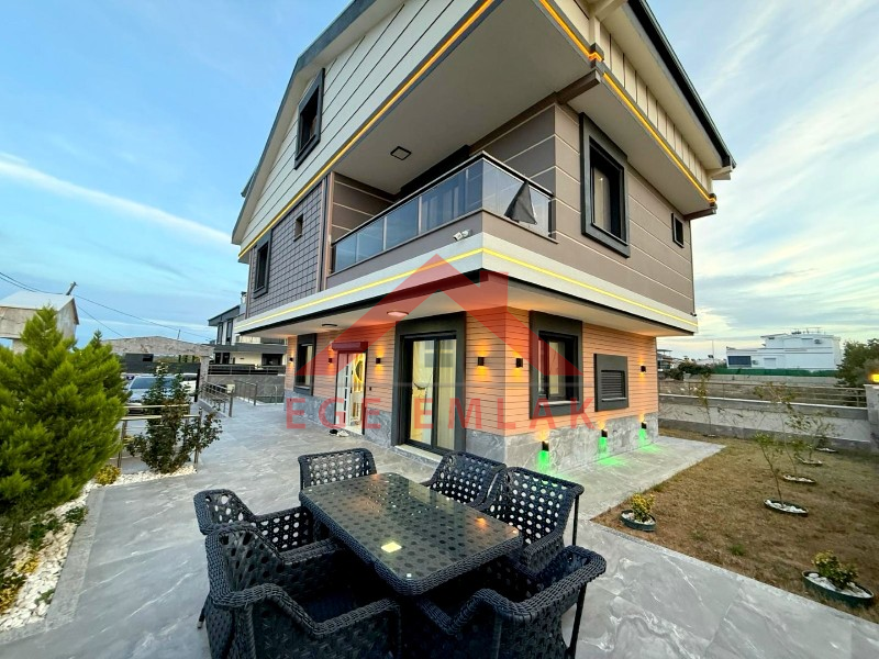 Didim'de 310 Metre Kare Arsa Üzerinde Satılık 5+1 Villa
