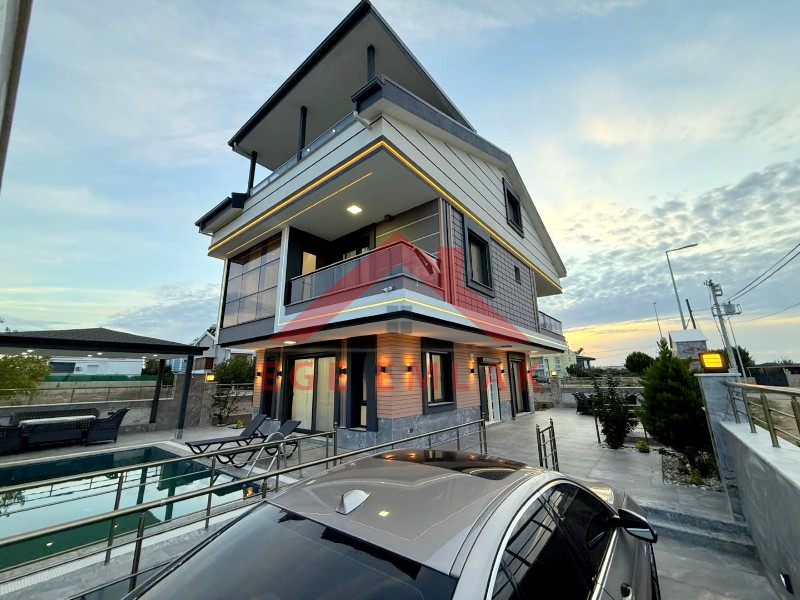 Didim'de 310 Metre Kare Arsa Üzerinde Satılık 5+1 Villa