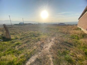 GÜVENAY - ÇORUM MERKEZ KARACA KÖYÜ VİLLA İMARLI SATILIK ARSA