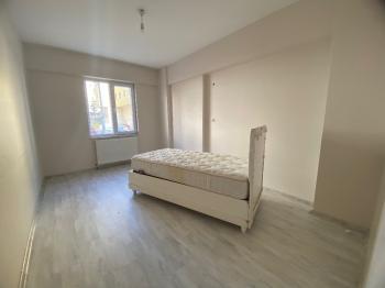 GÜVENAY - ÇORUM ULUKAVAK N.FAZILKISAKÜREK OKULU CİVARI KİRALIK 3+1 DAİRE