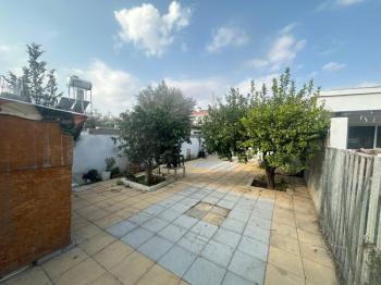 Lefkoşa Yenişehirde Ana Cadde Üstü İkiz Müstakil ( Ticari İzinli )