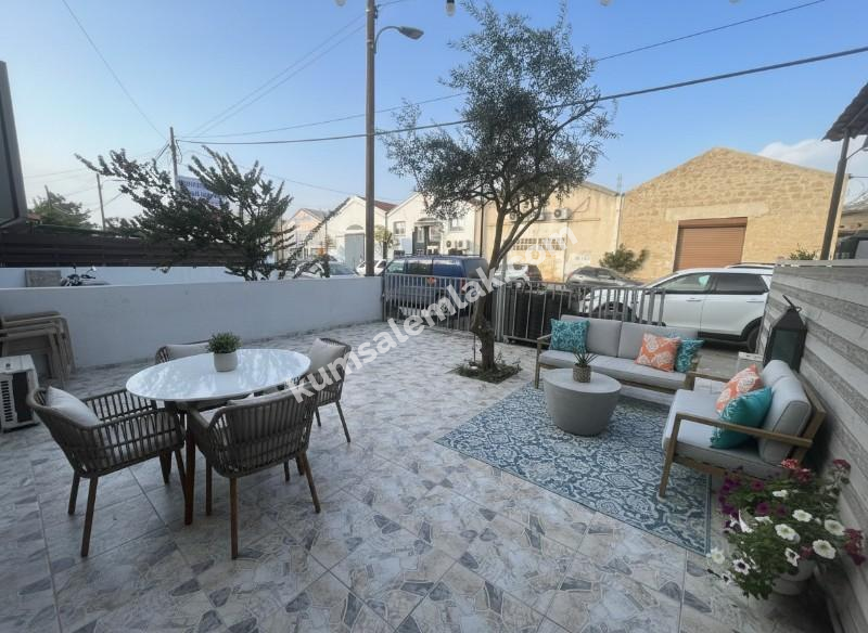 Lefkoşa Yenişehirde Ana Cadde Üstü İkiz Müstakil ( Ticari İzinli )