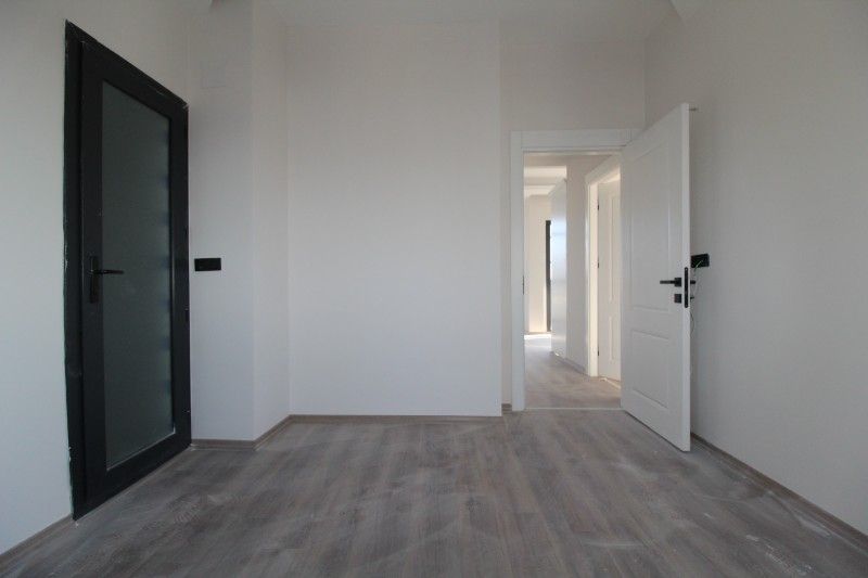 ASLAN'DAN ÇEŞMELİ DE D-400 E YAKIN 3 BLOKLU SİTE İÇİ SIFIR 2+1