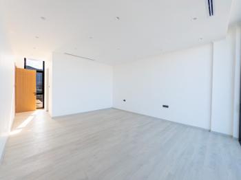 Kıbrıs Girne Çatalköy Bölgesinde Denize Sıfır 800 m2 Arsa İçerisinde 4+1 Lüks Türk Tapulu Villa