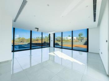 Kıbrıs Girne Çatalköy Bölgesinde Denize Sıfır 800 m2 Arsa İçerisinde 4+1 Lüks Türk Tapulu Villa