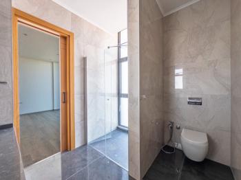 Kıbrıs Girne Çatalköy Bölgesinde Denize Sıfır 800 m2 Arsa İçerisinde 4+1 Lüks Türk Tapulu Villa